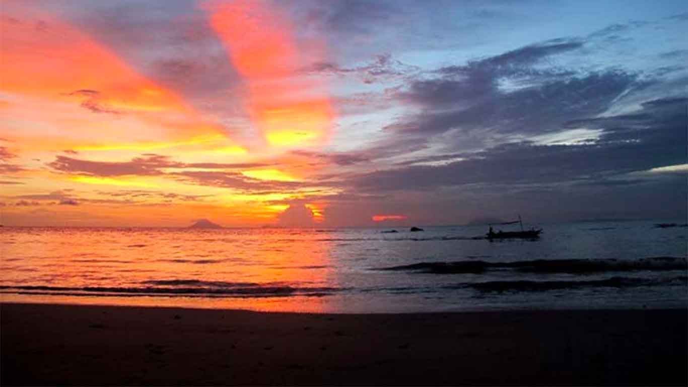 sunset-pantai-sambolo