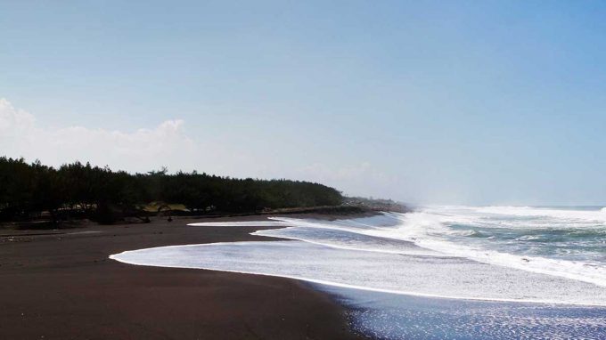 Hasil gambar untuk pantai congot