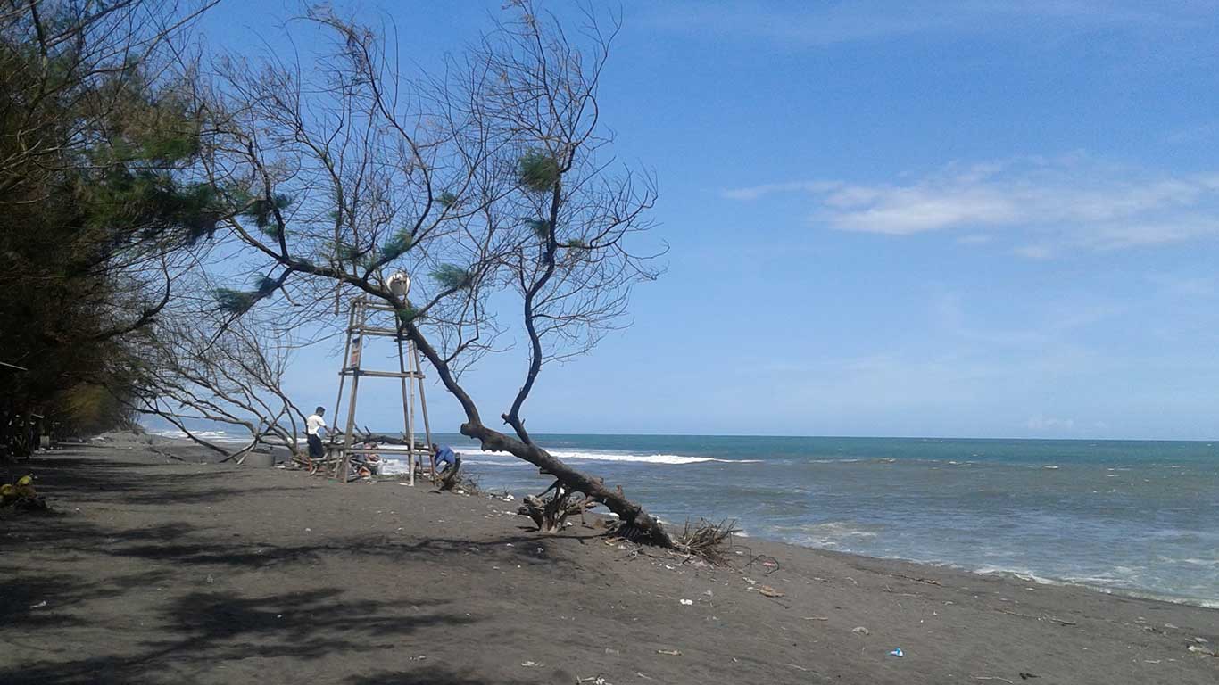 Pantai Kuwaru Htm