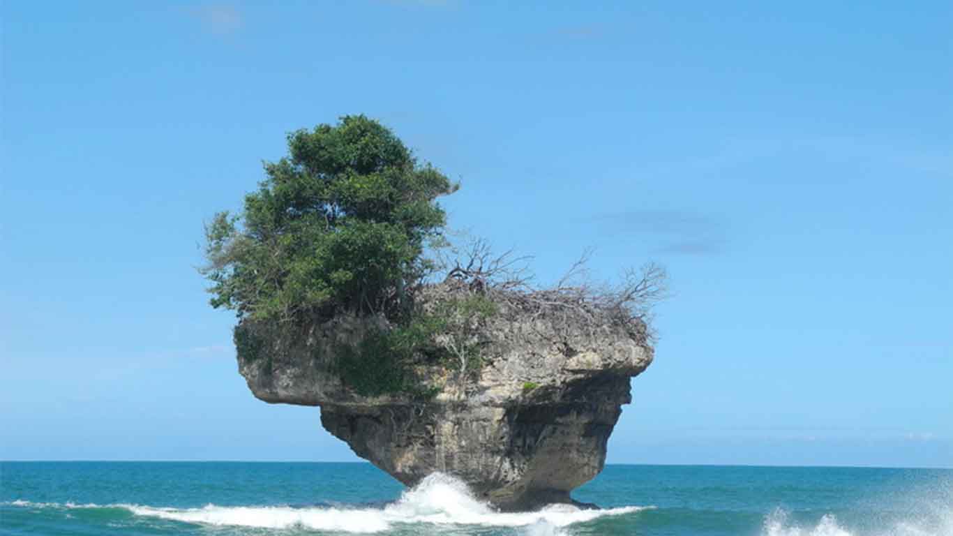  Pantai Madasari  Rute Menuju Lokasi dan Harga Tiket Masuk