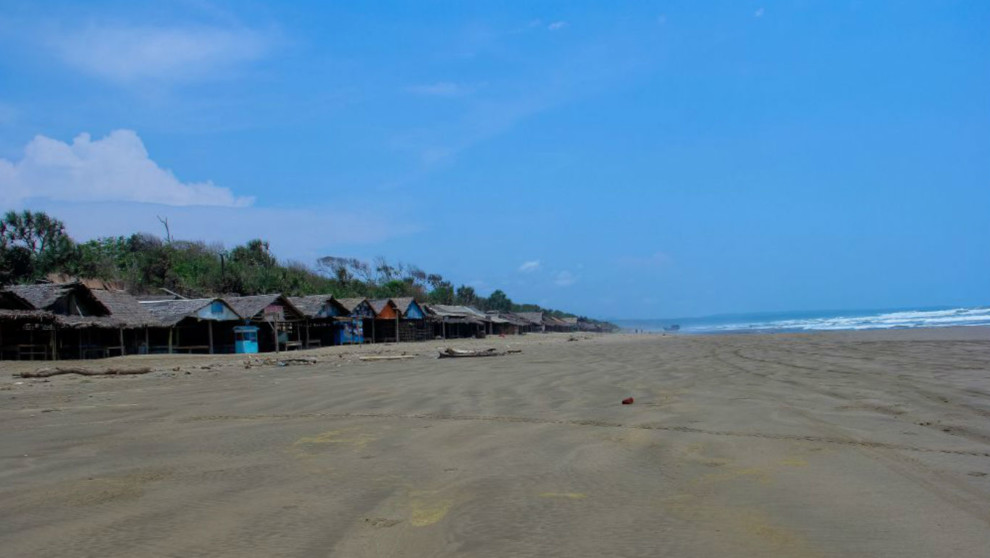 Pantai Bagedur 🏖️ HTM, Rute, Foto & Ulasan Pengunjung