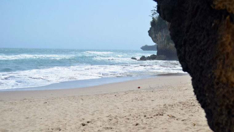 Pantai Goa Langir