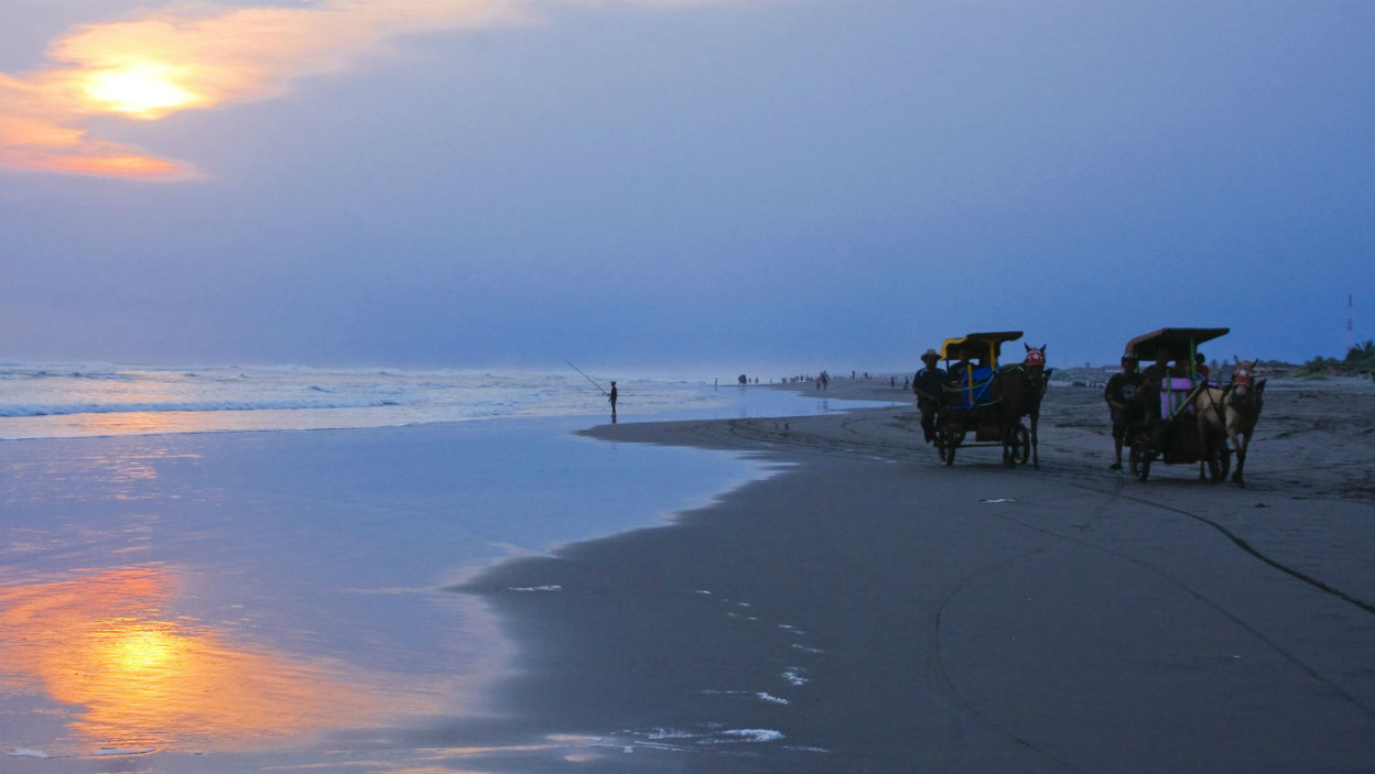 Pantai Parangendog