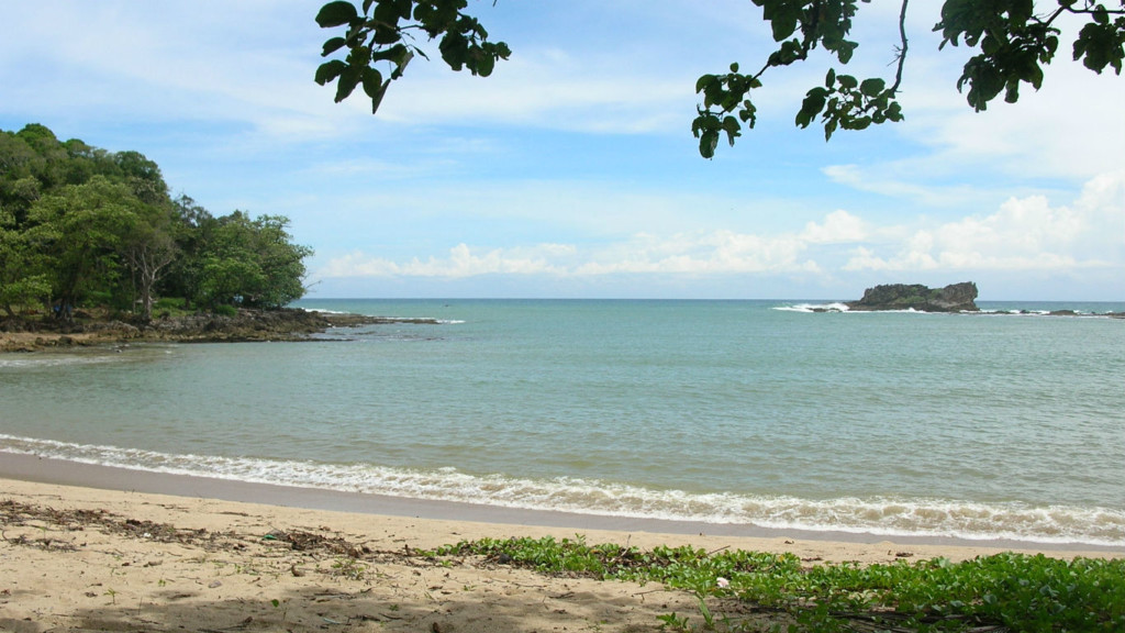 Pantai Pulo Manuk Rute Menuju Lokasi dan Harga Tiket Masuk