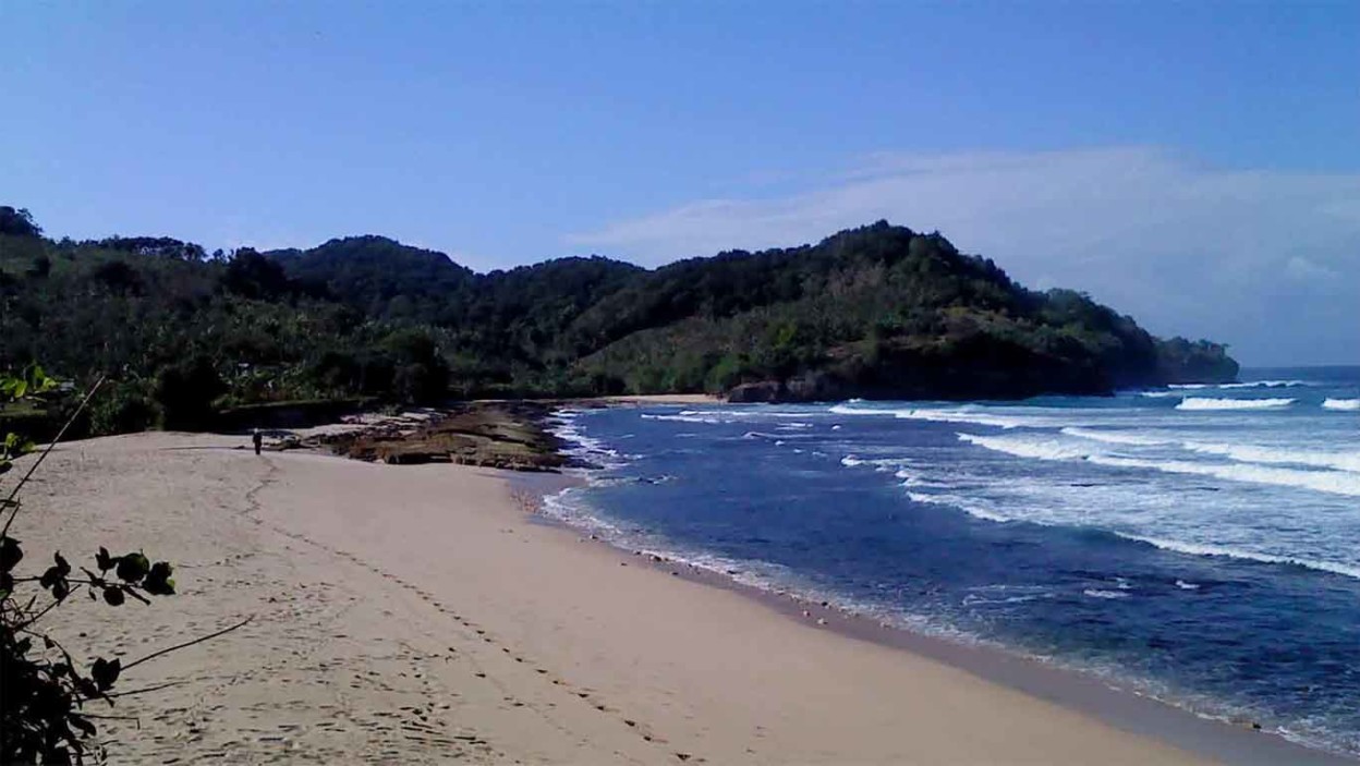 Pantai Molang 🏖️ HTM, Rute, Foto & Ulasan Pengunjung