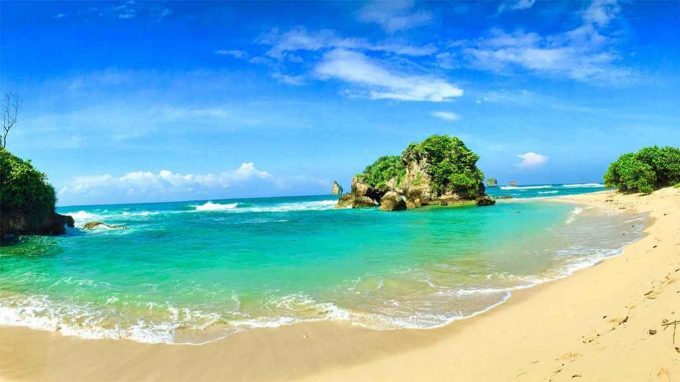 Pantai Watu Leter: Rute Menuju Lokasi dan Harga Tiket Masuk
