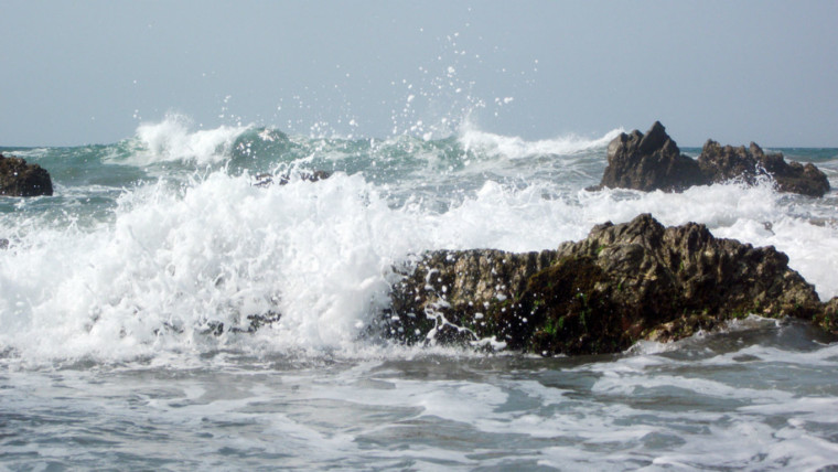 Pantai Karang Songsong