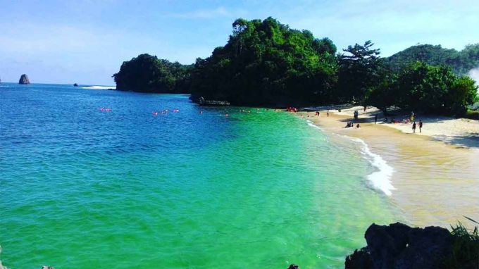 Tempat Wisata Alam Pantai Tiga Warna Malang