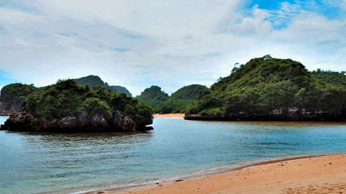 Pantai Gatra Rute Menuju Lokasi Dan Harga Tiket Masuk