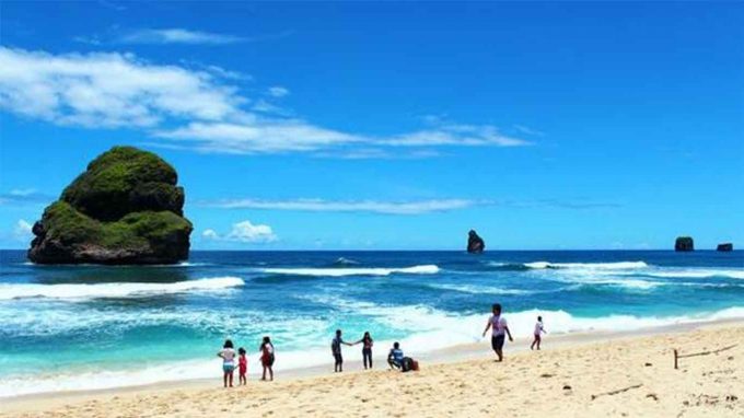 Pantai Goa Cina Rute Menuju Lokasi Dan Harga Tiket Masuk