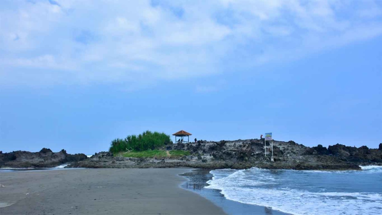 Pantai Karang Paranje