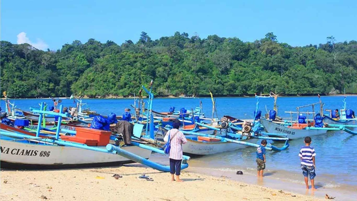 Pantai Sendang Biru Htm