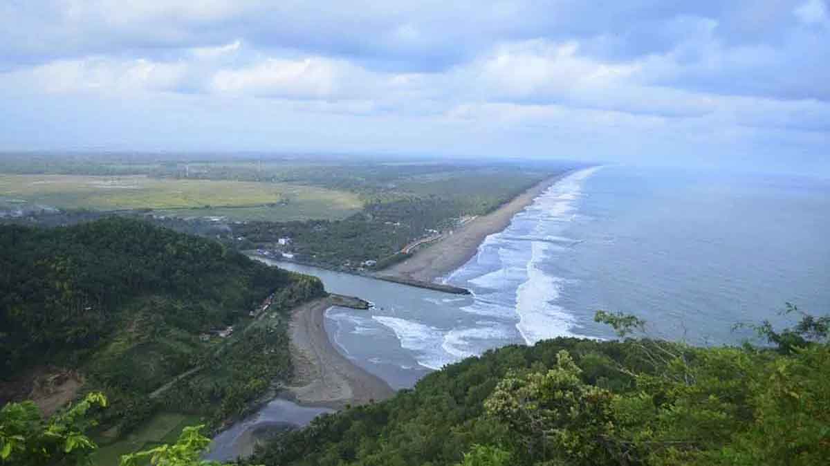 Pantai Karangbolong Htm Rute Foto Ulasan Pengunjung