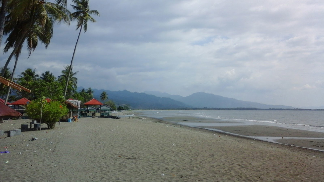 Pantai Lombang-Lombang