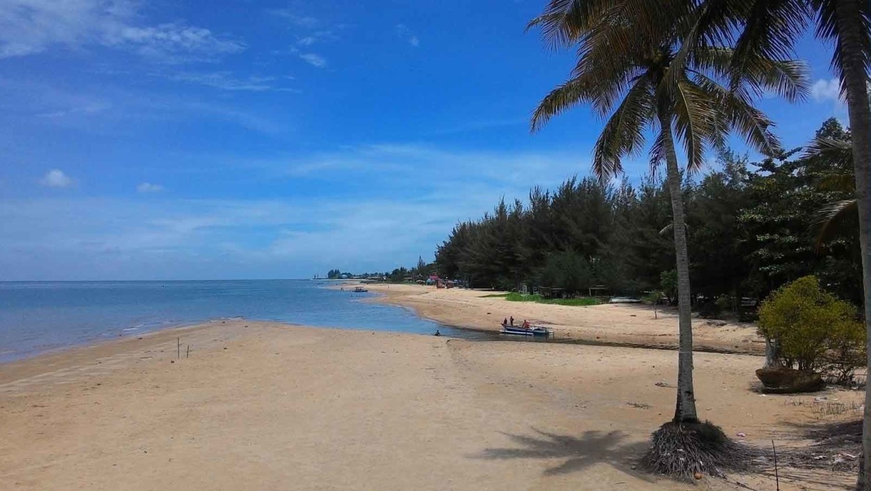 Pantai Manggar Segarasari