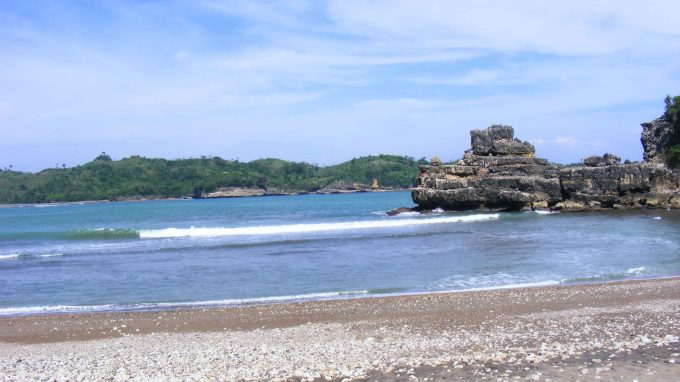 Pantai Serang: Rute Menuju Lokasi dan Harga Tiket Masuk