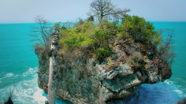 Pantai Karang Bokor