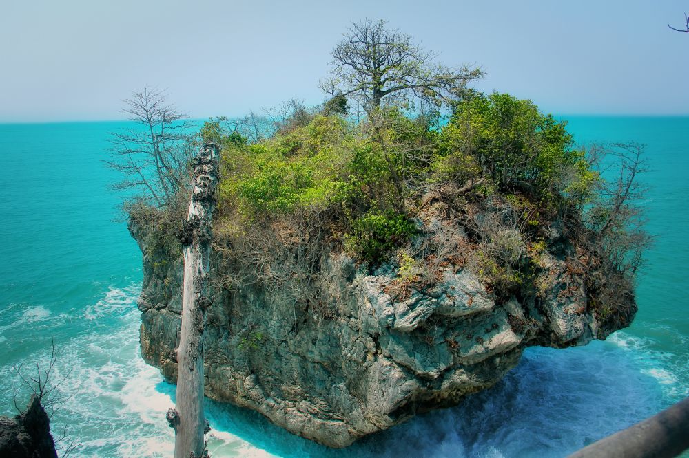 Pantai Karang Bokor