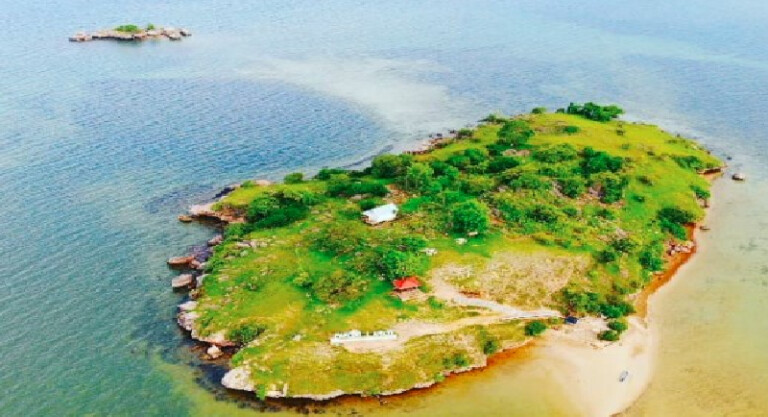 Pantai Lariti 🏖️ HTM, Rute, Foto & Ulasan Pengunjung