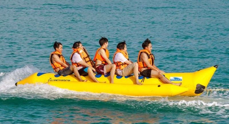 Naik-Banana-Boat-Pantai-Tanjung-Pinggir-Batam Naik Banana Boat Pantai Tanjung Pinggir Batam