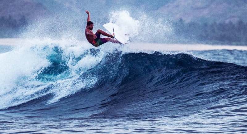 Surfing Di Pantai Nyang Nyang Bali