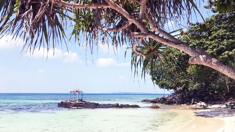 Pantai Batu Topeng Karimunjawa Yang Indah