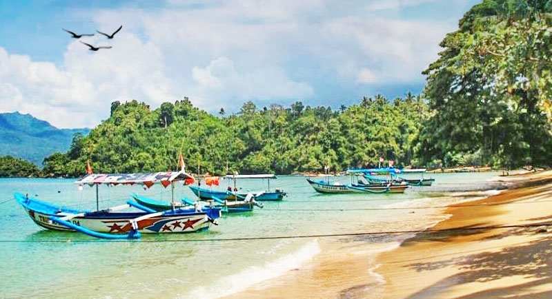 Wisata Pantai Karanggongso