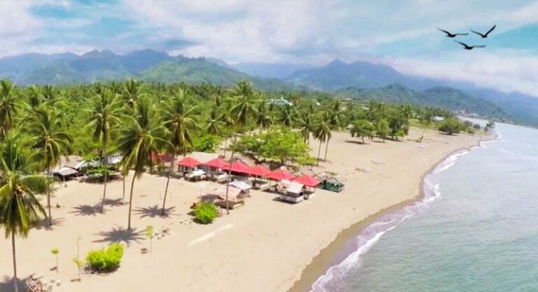 Pantai Lombang Lombang 🏖️ HTM, Rute, Foto & Ulasannya