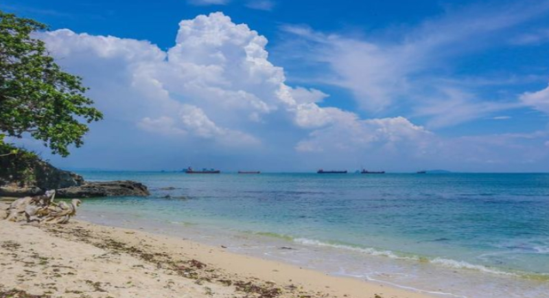 Pantai Karang Pandan