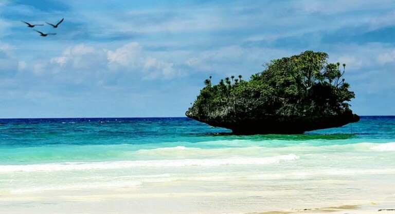 Pantai Kasuso 🏖️ HTM, Rute, Foto & Ulasan Pengunjung