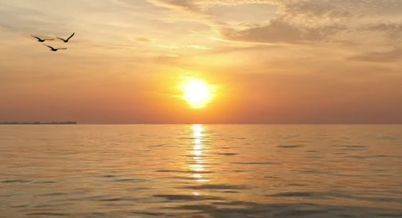 Sunset Di Pantai Pulau Menjangan Karimunjawa