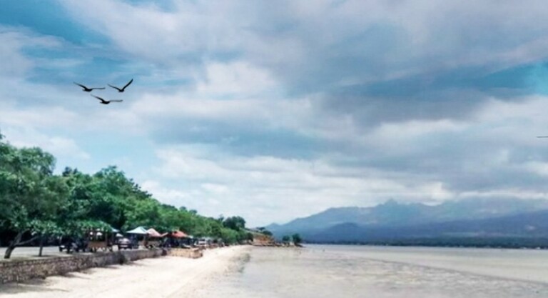 Pantai Kalaki 🏖️ HTM, Rute, Foto & Ulasan Pengunjung