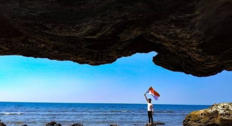 Pantai Tampora 🏖️ HTM, Rute, Foto &amp; Ulasan Pengunjung