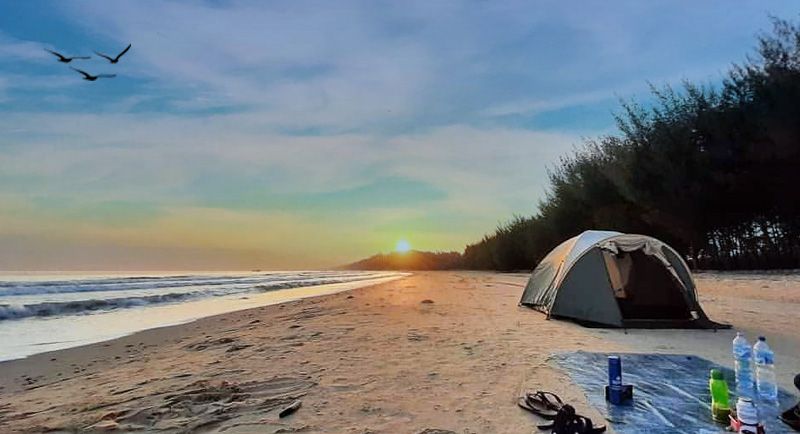 Berkemah Di Pantai Semilir Tuban
