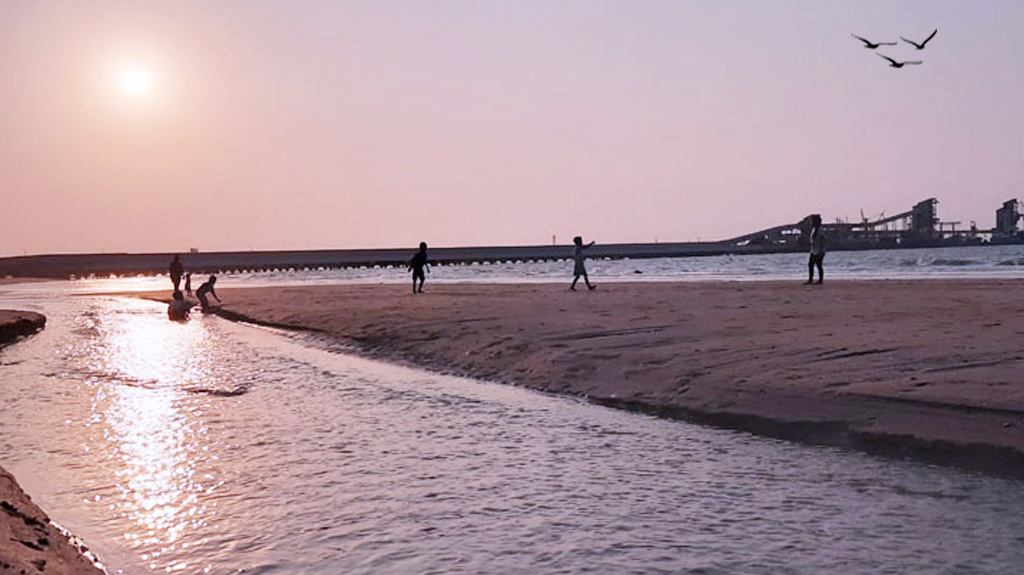 Pantai Semilir Ruban