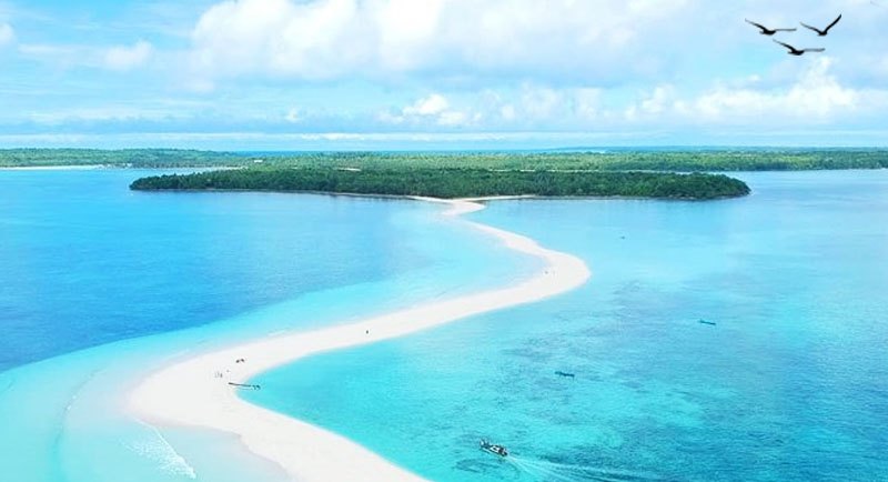 Pantai Ngurtavur Maluku Tenggara