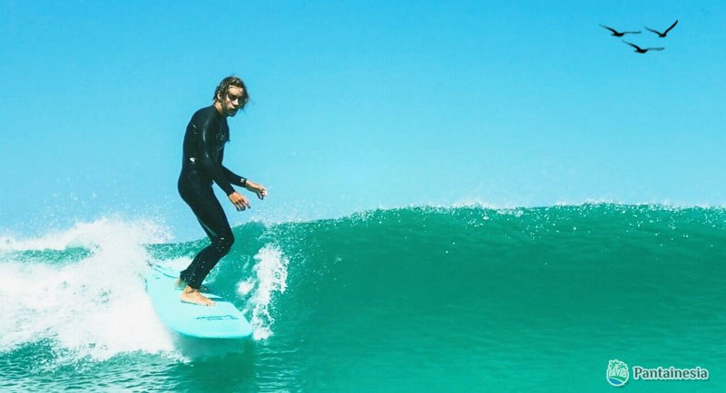 Surfing Di Pantai Legian
