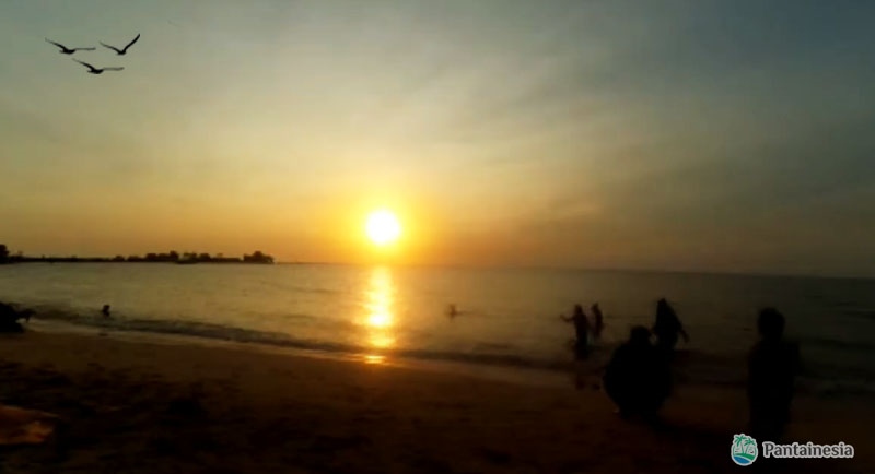 Sunset Di Pantai Bondo
