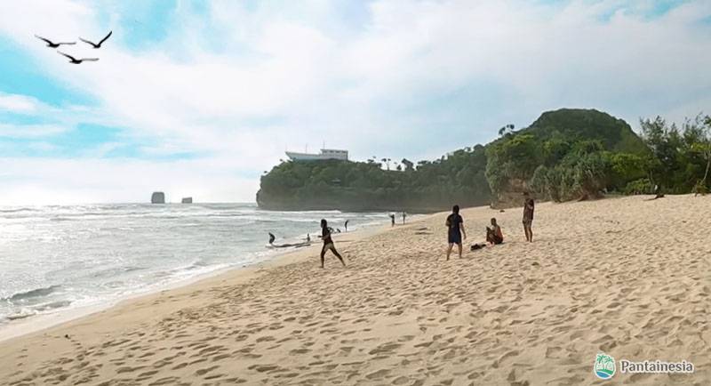 Wisata Pantai Goa Cina Malang