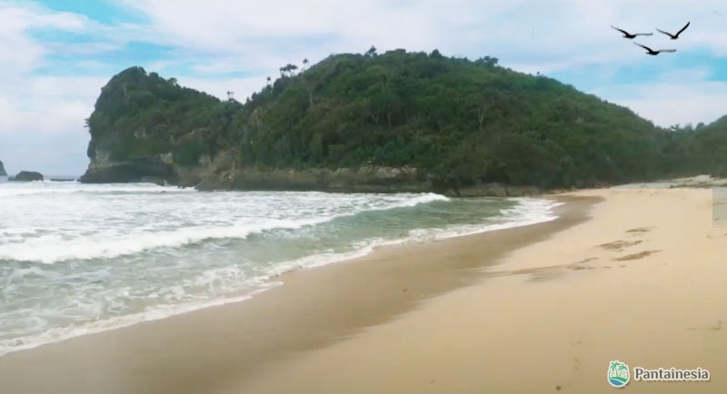 Wisata Pantai Kajaran Malang