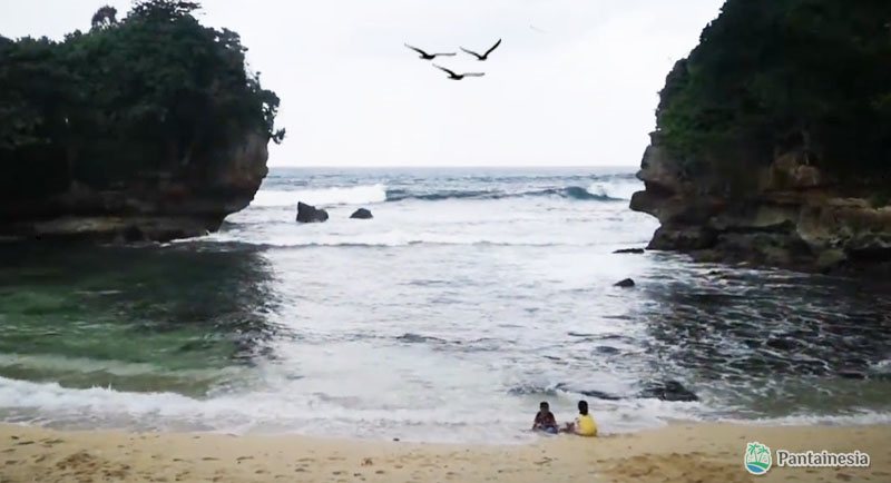 Wisata Pantai Wedi Klopo Malang