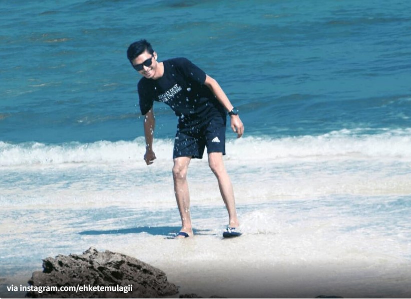 Kegiatan Dipantai Santolo